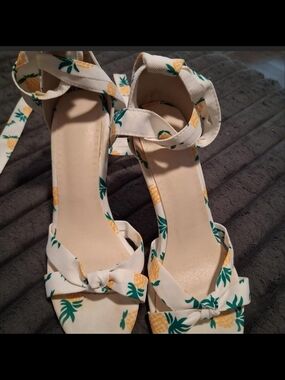Women’s White Pineapple-Print Ankle Tie Heels